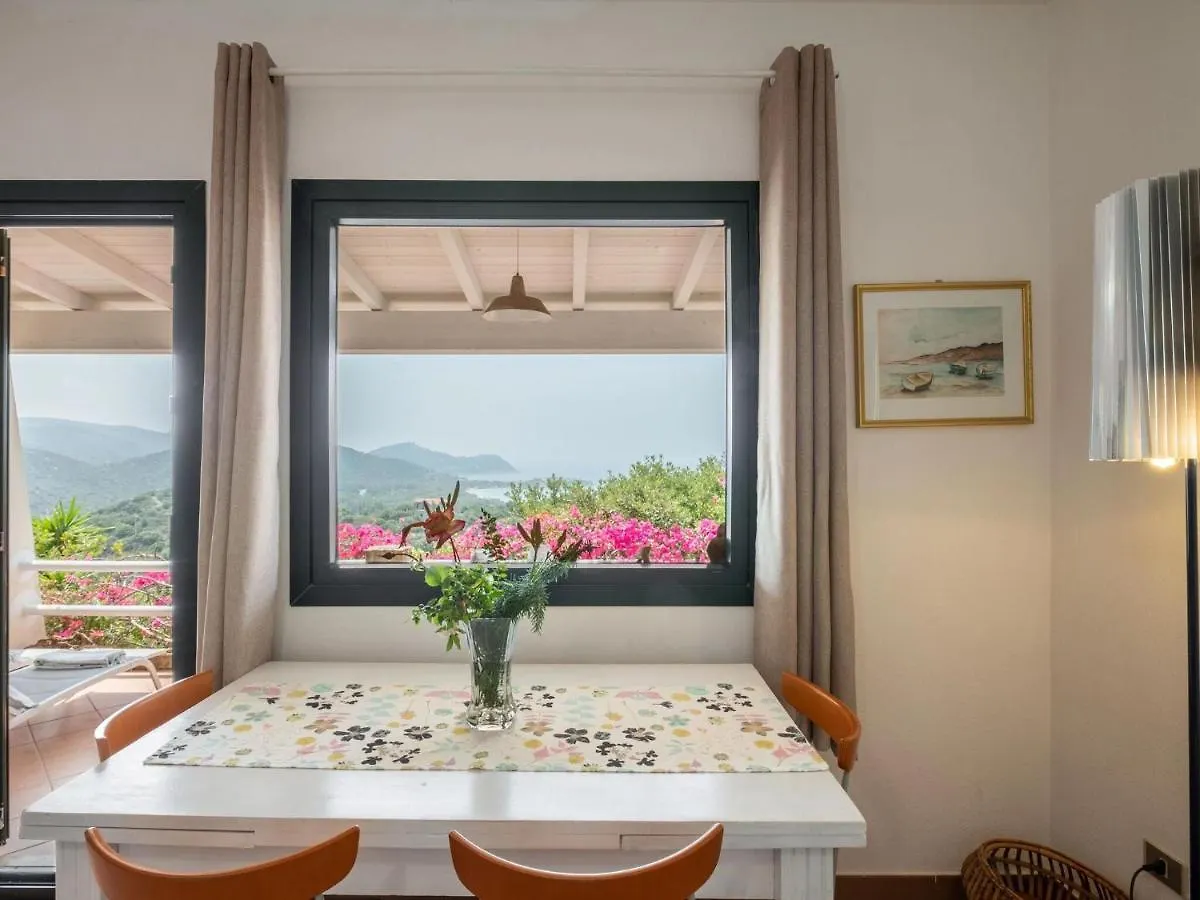 Apartment Picturesque Flat With Sea View Italien